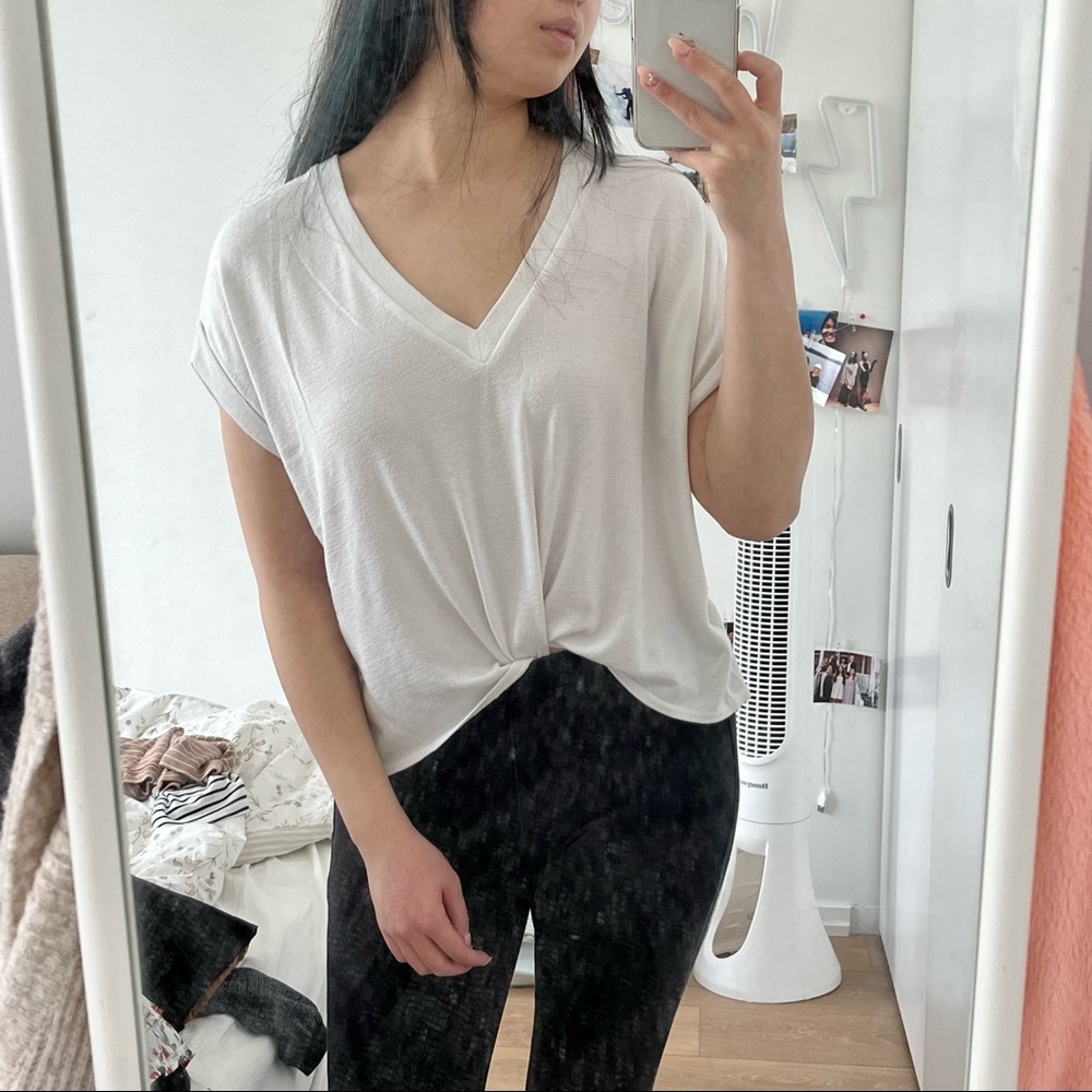 Aritzia Wilfred Free loose white t-shirt